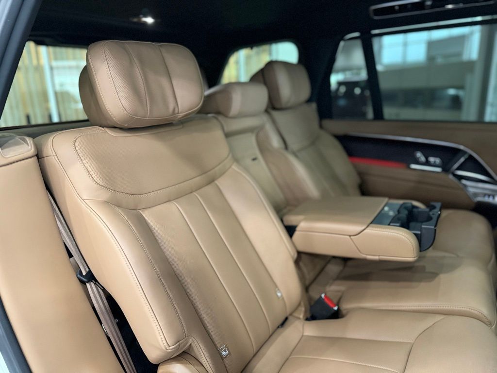 2025 Land Rover Range Rover Autobiography photo 46