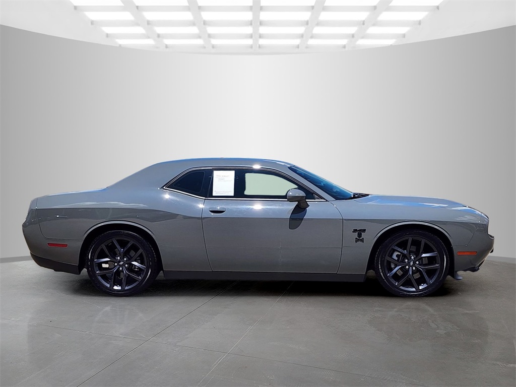 2023 Dodge Challenger R/T photo 3
