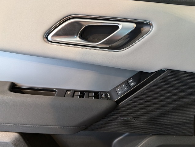 2025 Land Rover Range Rover Velar S photo 7