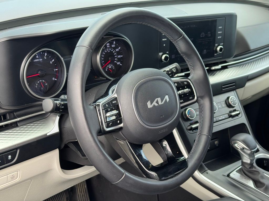 2023 Kia Carnival LX photo 17