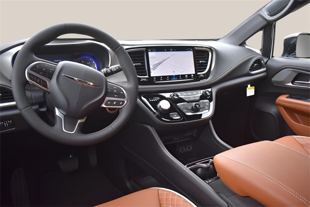 2025 Chrysler Pacifica Pinnacle photo 13