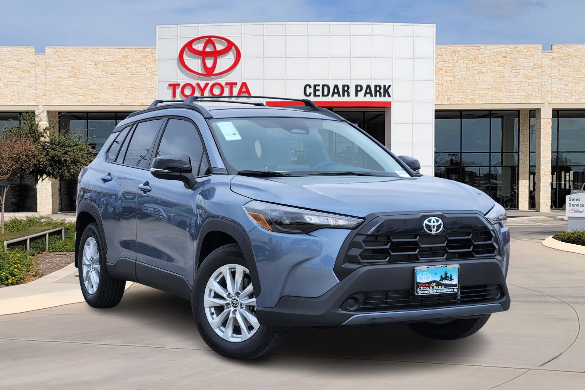 2026 Toyota Corolla Cross LE's photo