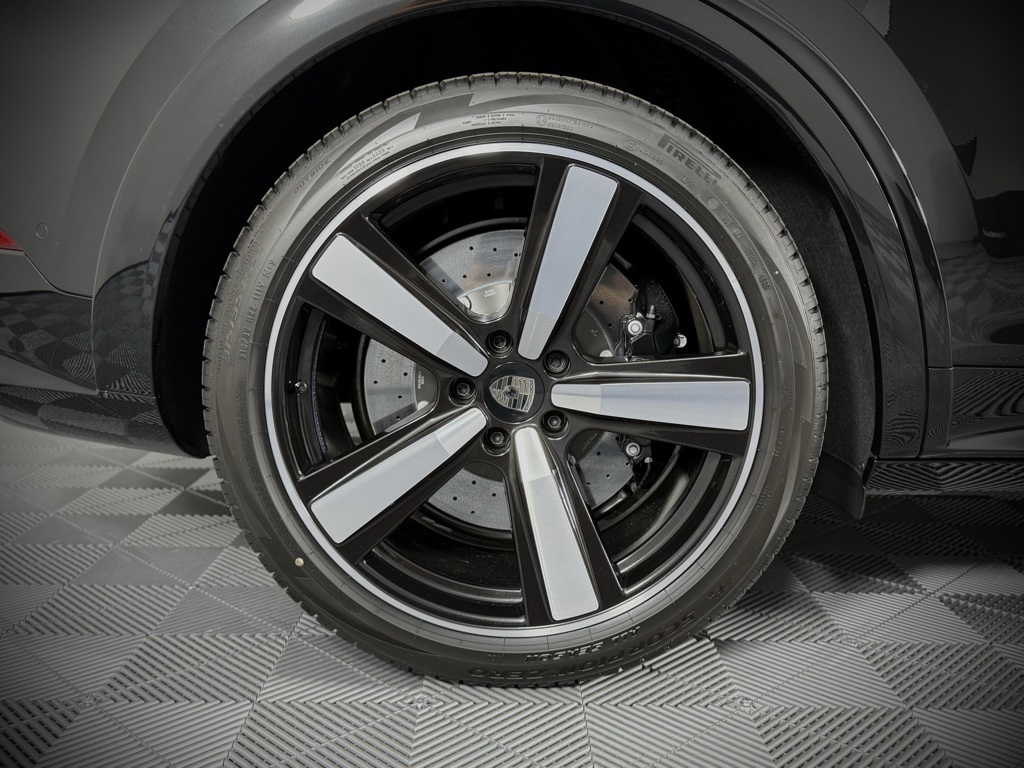 2025 Porsche Cayenne Turbo E-Hybrid Coupe photo 18