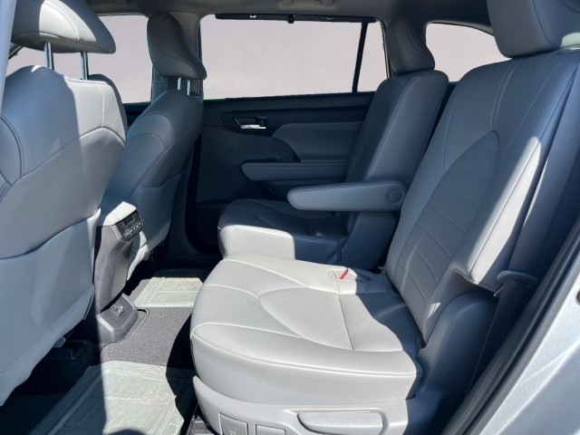 2022 Toyota Highlander XLE photo 8