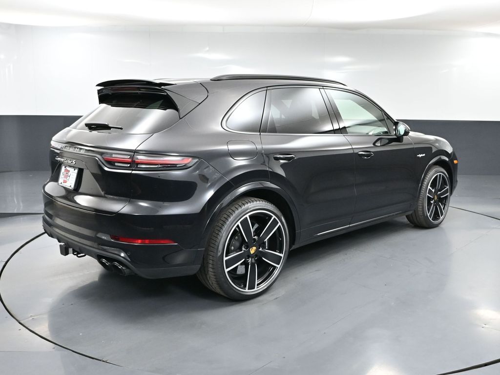 2022 Porsche Cayenne E-Hybrid Turbo S photo 2