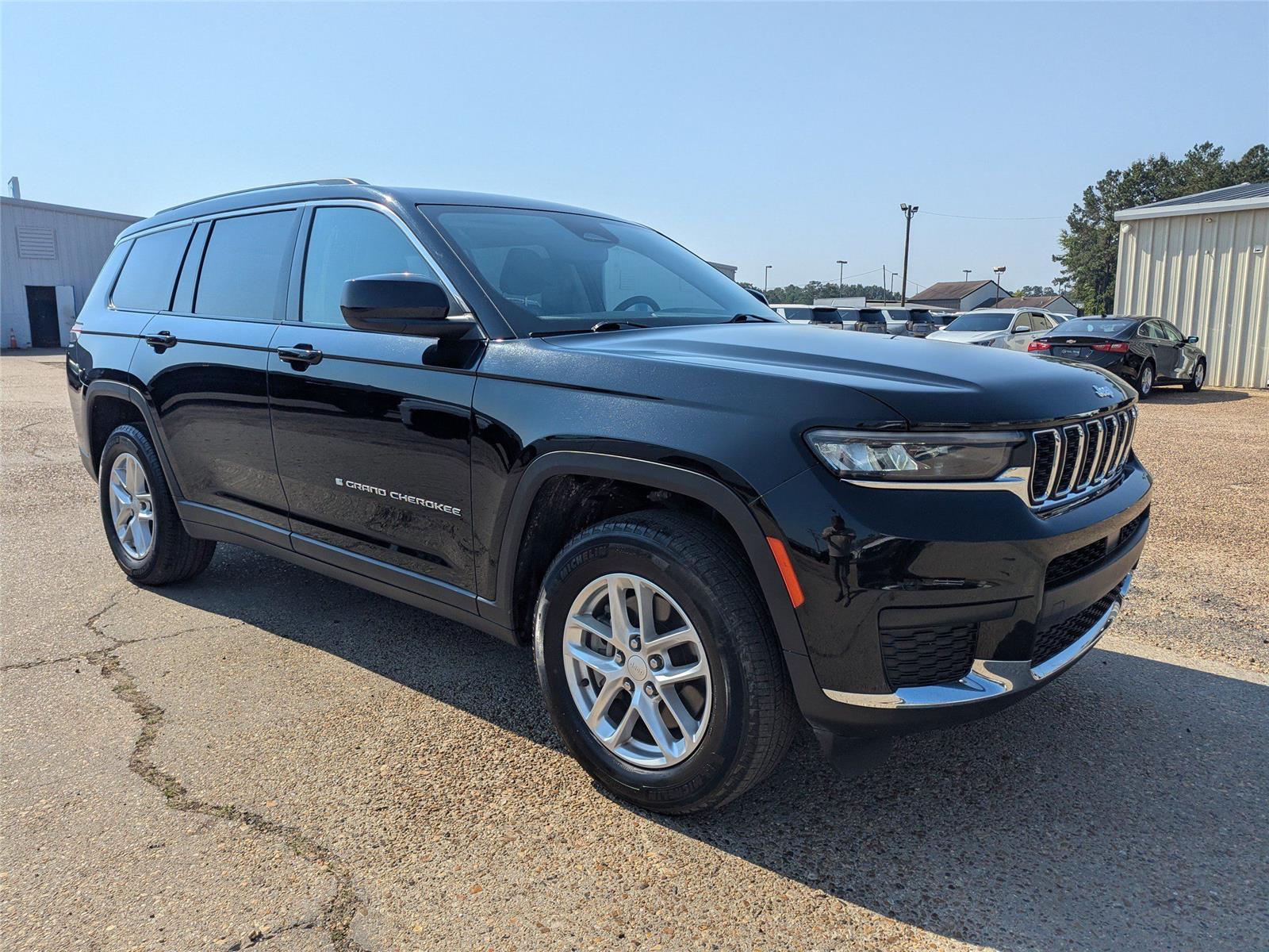 2023 Jeep Grand Cherokee Laredo photo 7