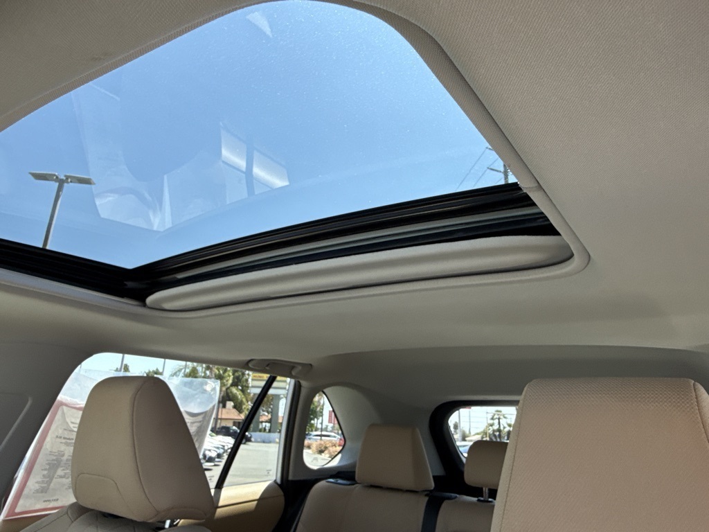 2023 Toyota RAV4 Hybrid XLE photo 18