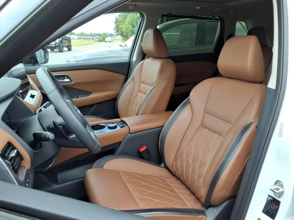 2024 Nissan Rogue Platinum photo 3