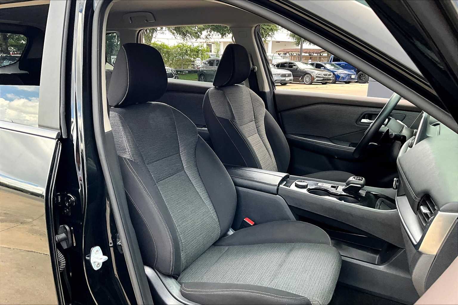 2023 Nissan Rogue SV photo 8