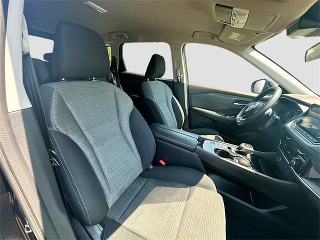 2022 Nissan Rogue SV photo 27