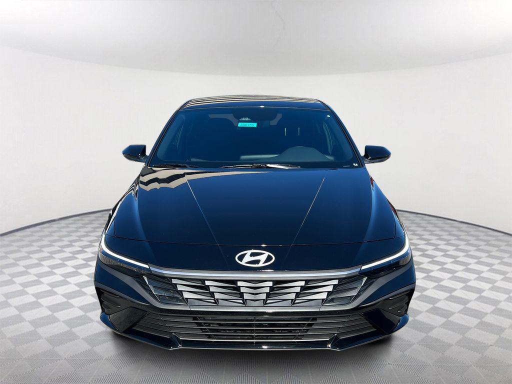 2025 Hyundai Elantra SEL Sport photo 2