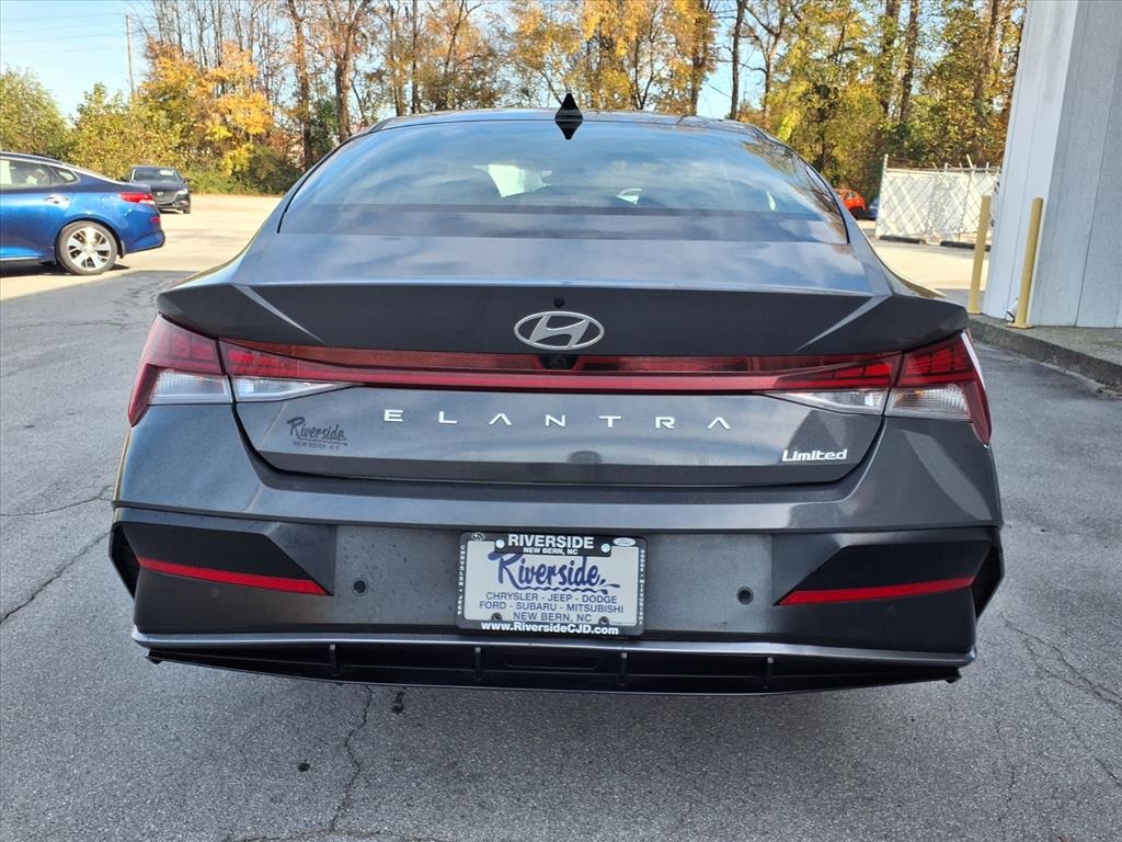 2024 Hyundai Elantra Limited photo 3