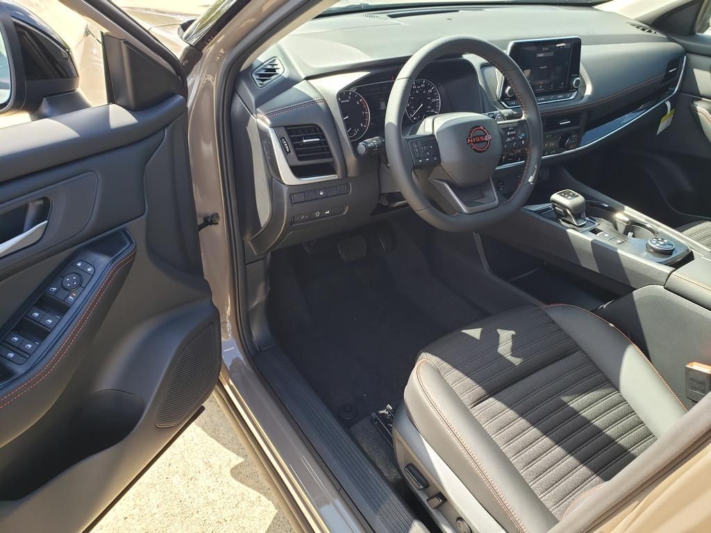 2026 Nissan Rogue SV photo 7