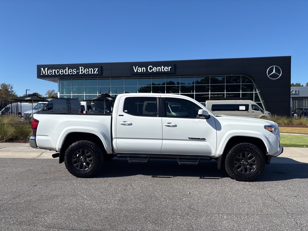 2023 Toyota Tacoma SR5 Double Cab V6 photo 2