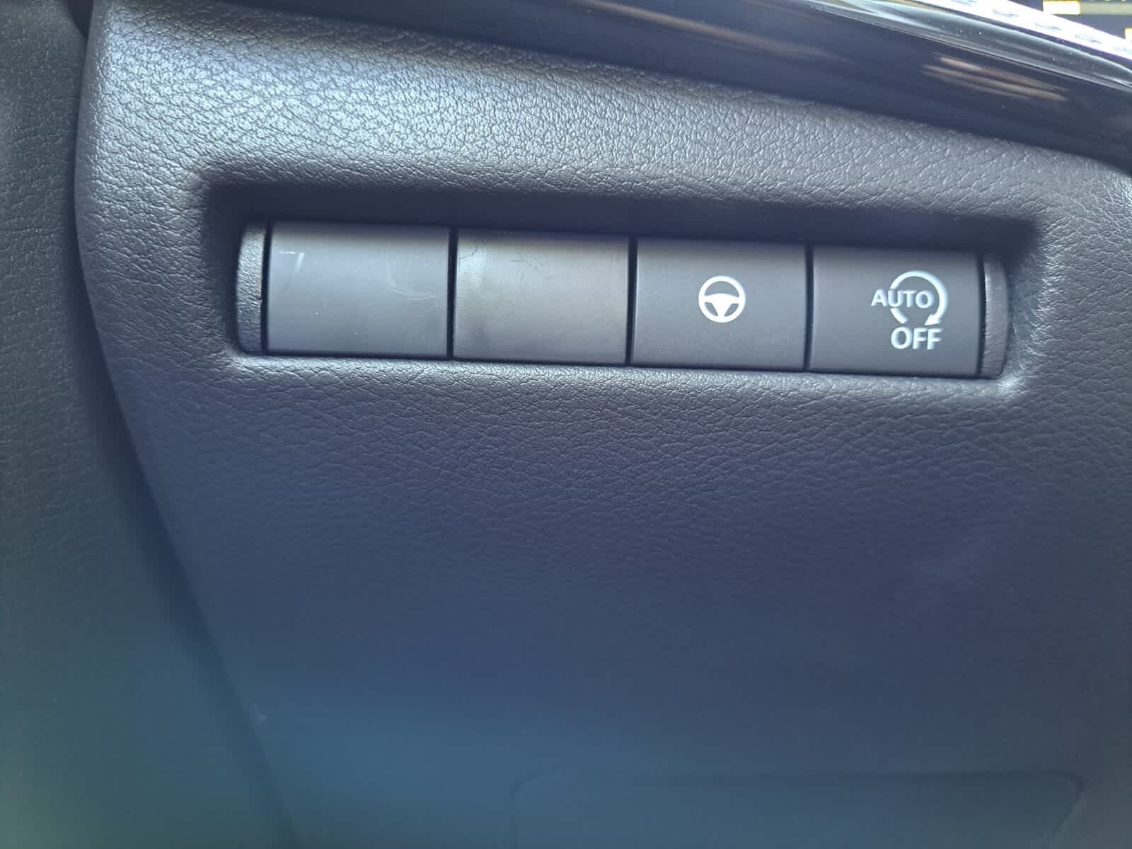 2026 Nissan Kicks SR photo 15