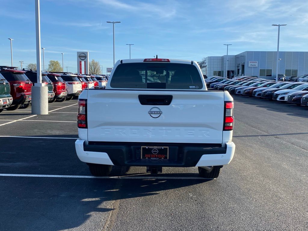 2025 Nissan Frontier SV photo 4