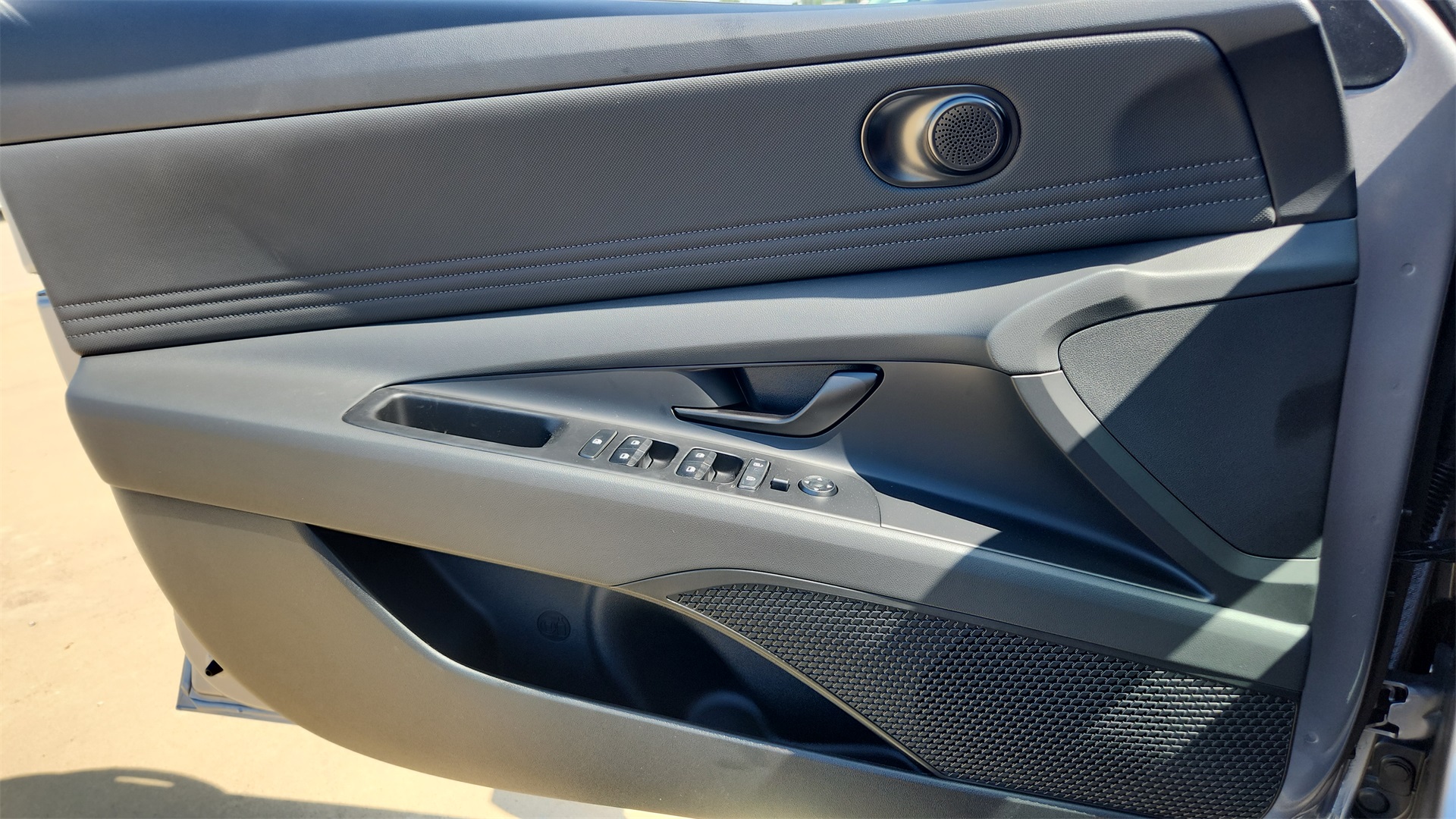 2025 Hyundai Elantra SEL Sport photo 23