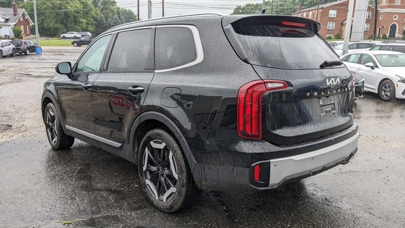 2024 Kia Telluride S photo 3