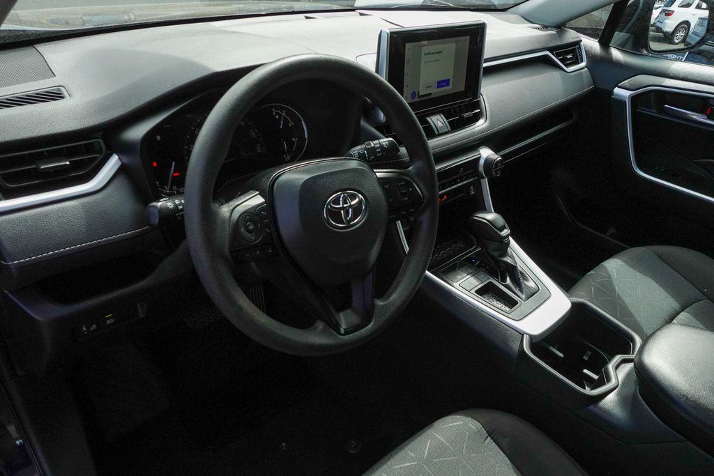 2023 Toyota RAV4 XLE photo 8