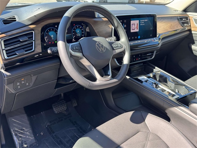 2024 Volkswagen Atlas SE Technology photo 2