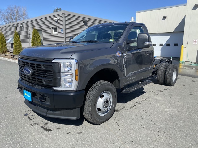 2024 Ford F-350 photo 3