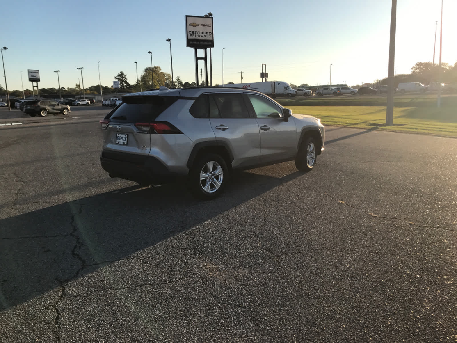 2021 Toyota RAV4 XLE photo 4