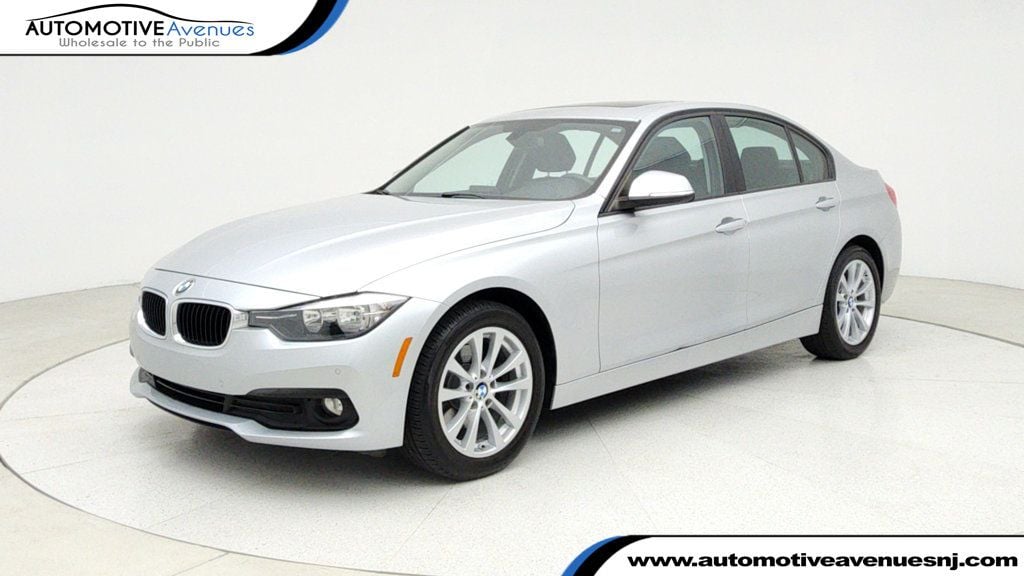 2017 BMW 3 Series 320i's photo
