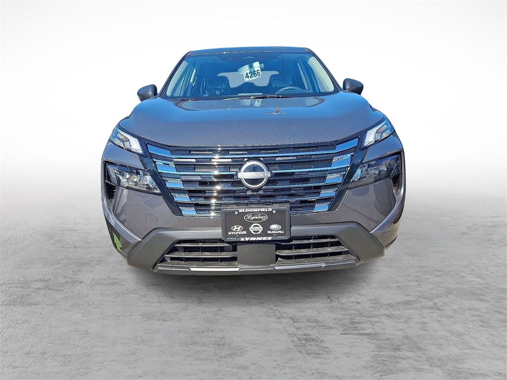 2026 Nissan Rogue SV photo 2
