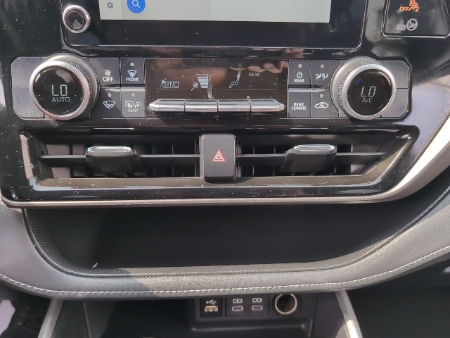 2024 Toyota Highlander LE photo 29