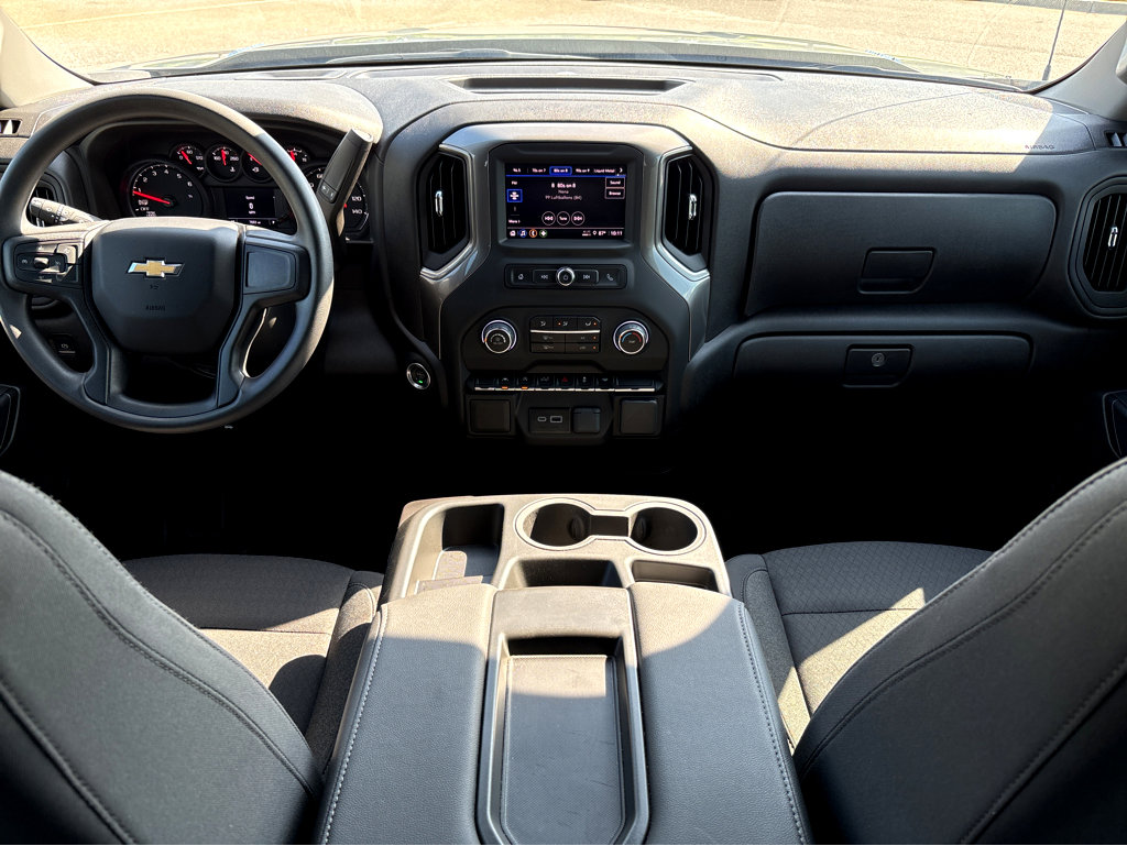 2025 Chevrolet Silverado 1500 Custom photo 4
