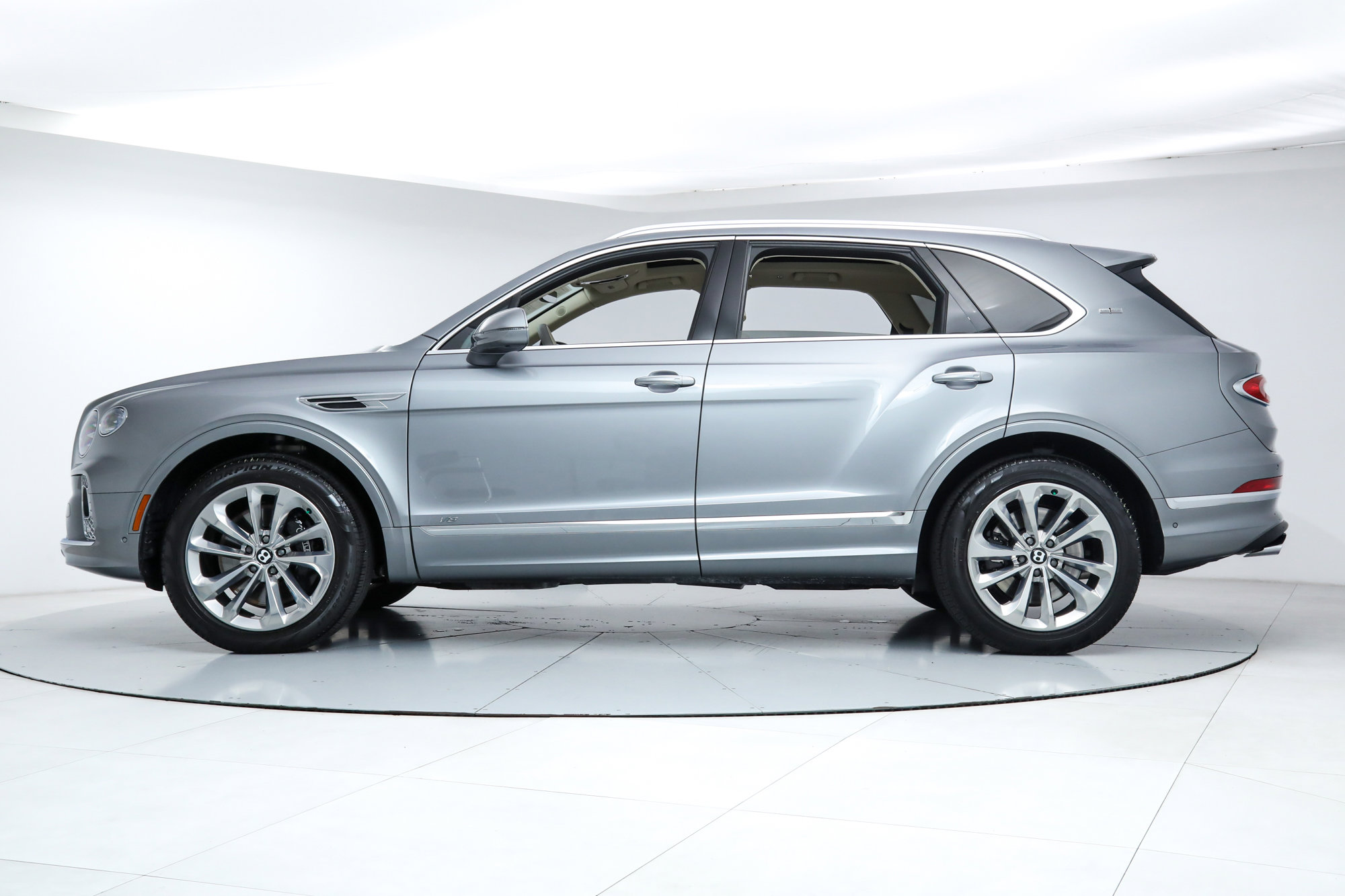2022 Bentley Bentayga V8 First Edition photo 2