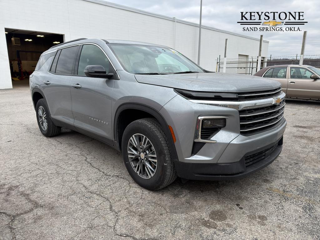 2025 Chevrolet Traverse LT's photo