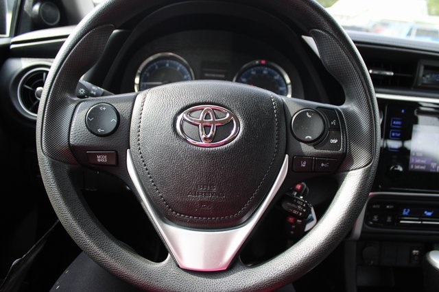 2019 Toyota Corolla LE photo 16