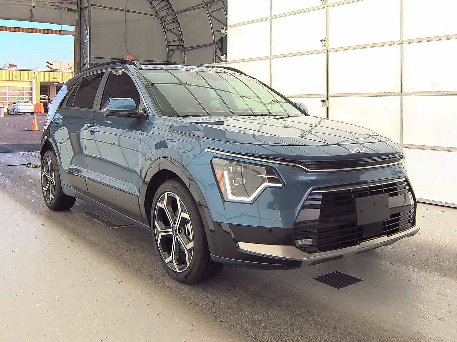 2025 Kia Niro SX Touring photo 3