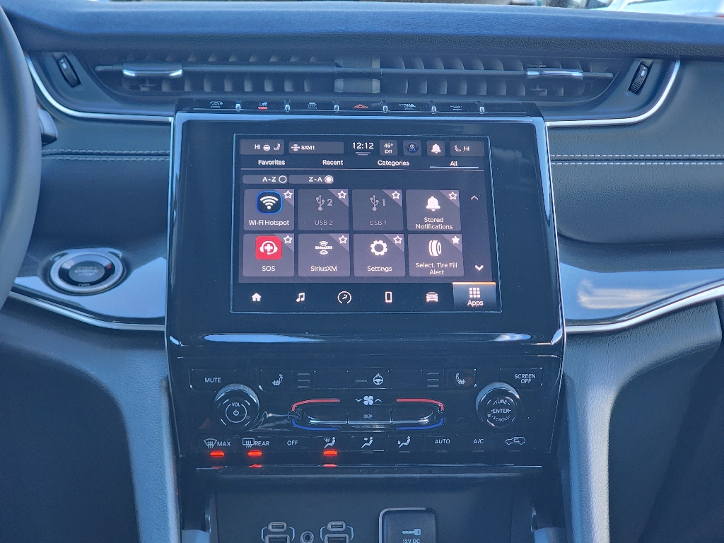 2023 Jeep Grand Cherokee Laredo photo 3