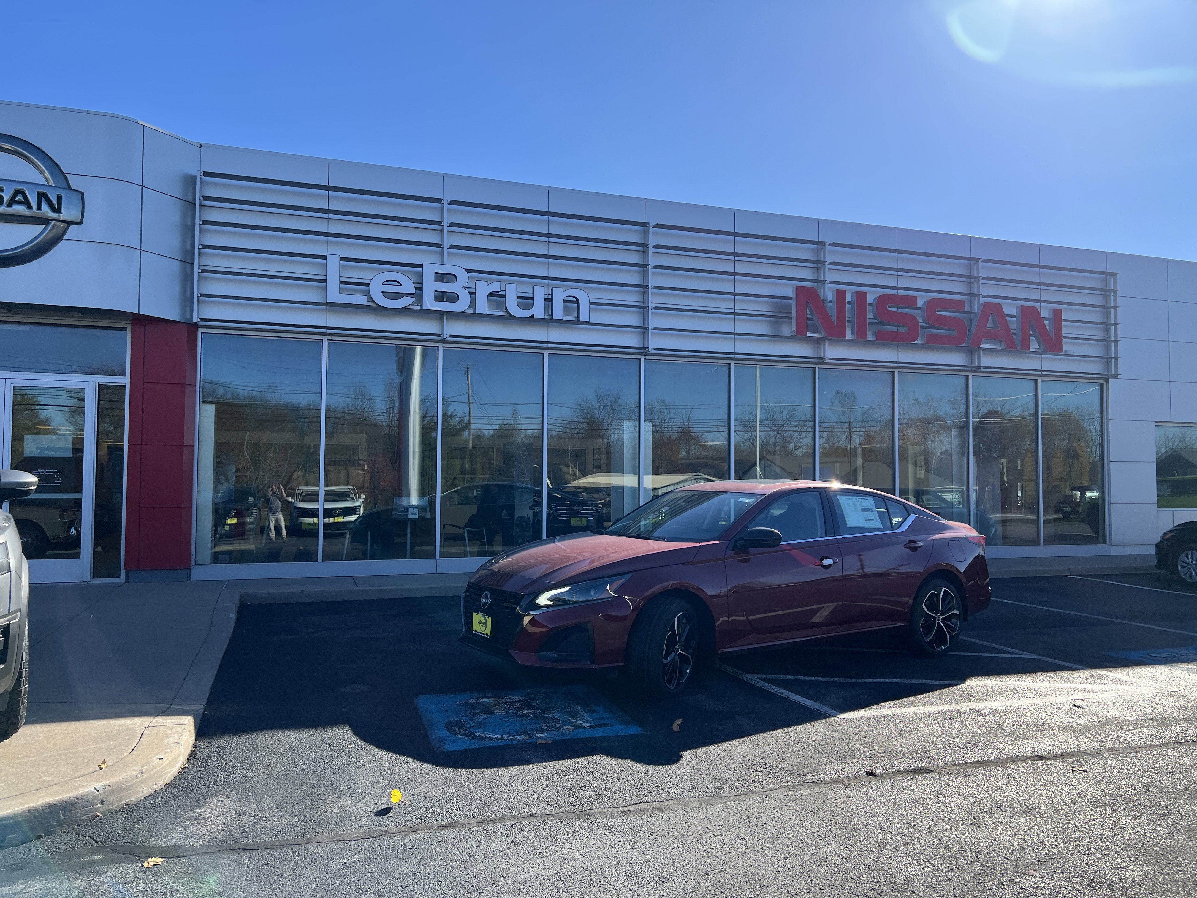 2025 Nissan Altima SR's photo