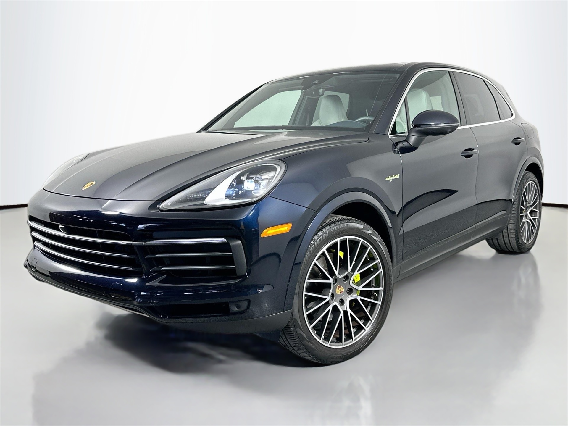 2023 Porsche Cayenne E-Hybrid's photo