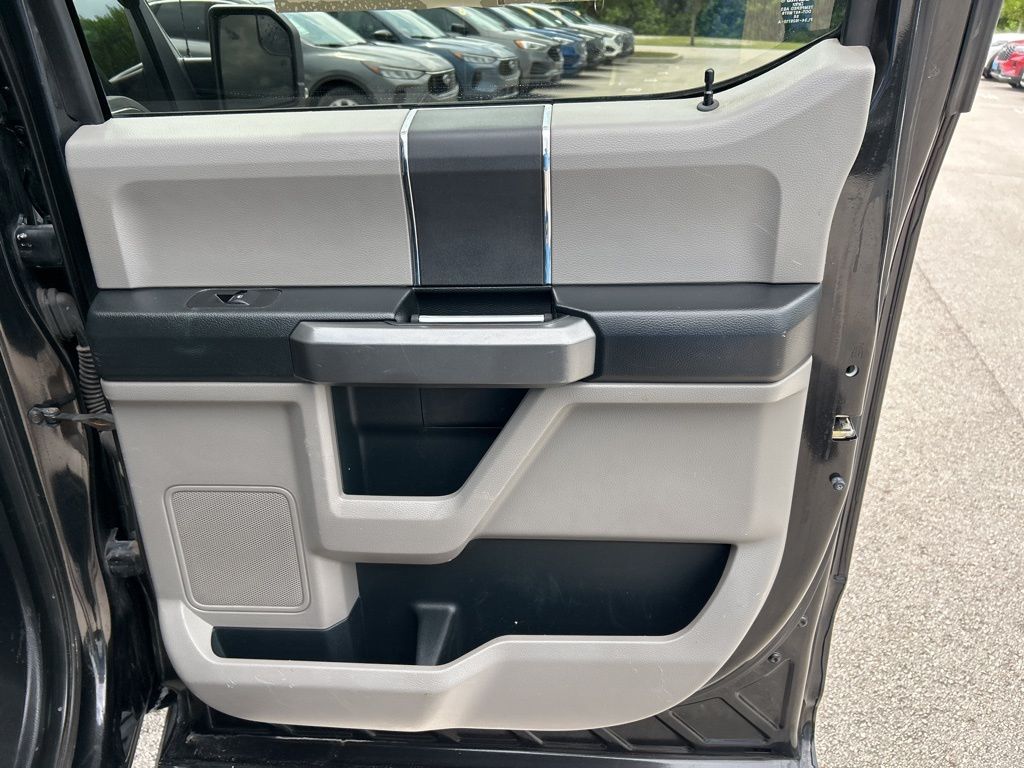 2015 Ford F-150 XLT photo 31