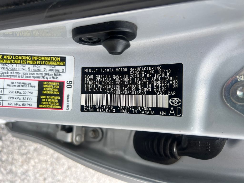 2014 Toyota Corolla LE photo 27