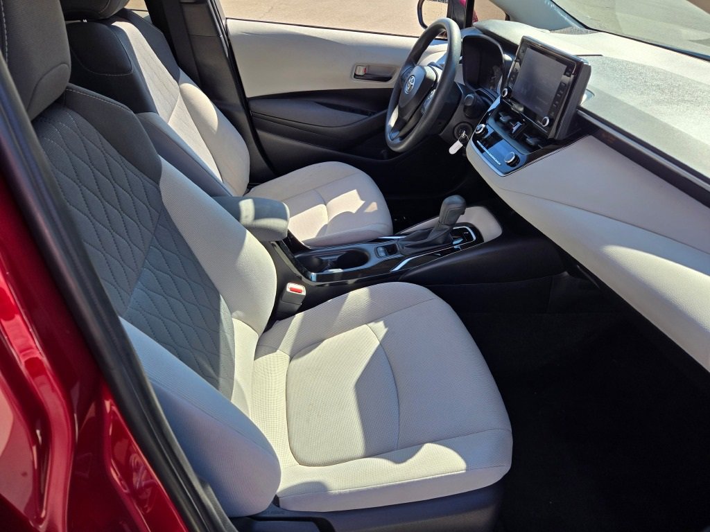 2022 Toyota Corolla LE photo 2