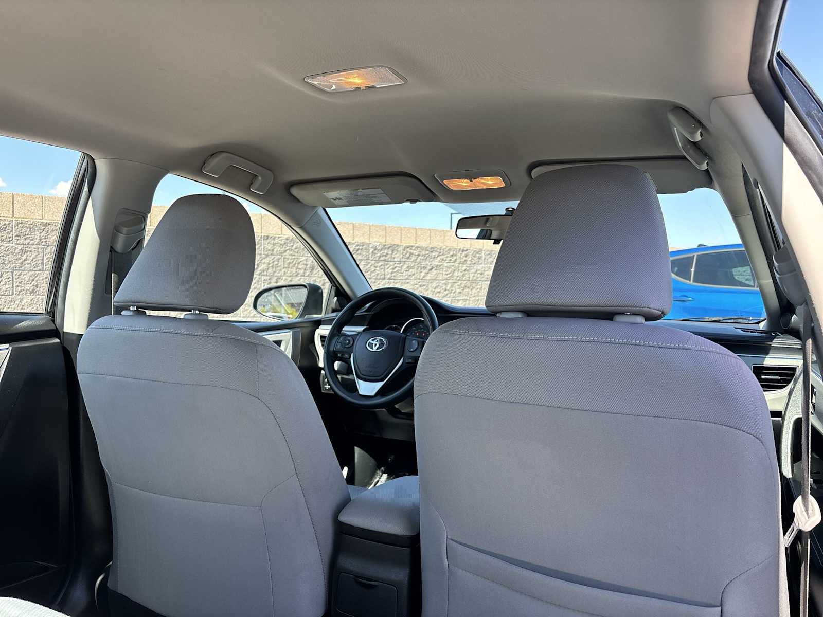 2016 Toyota Corolla LE photo 14