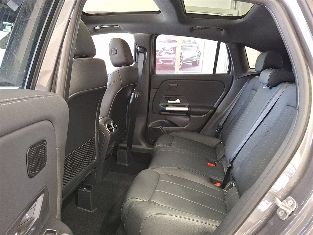 2026 Mercedes Benz GLA 250 4MATIC photo 6