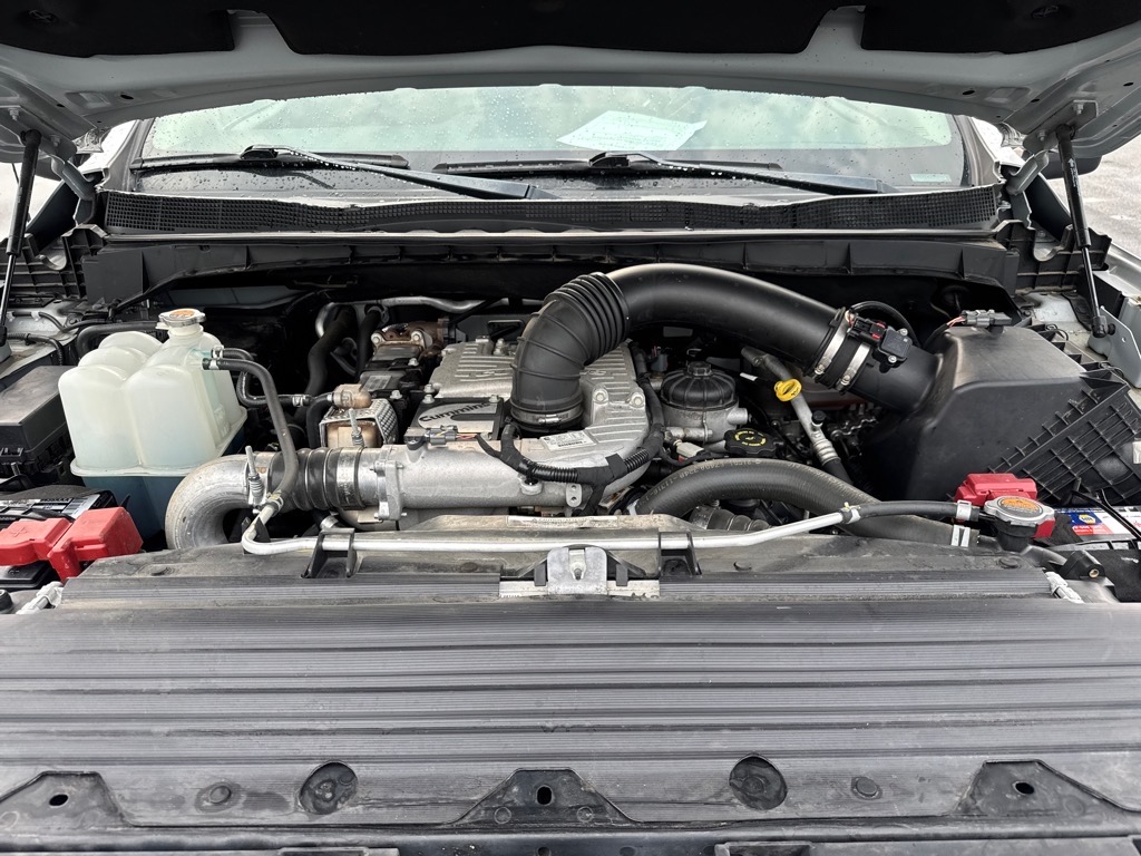 2019 Nissan Titan PRO-4X Crew Cab photo 26