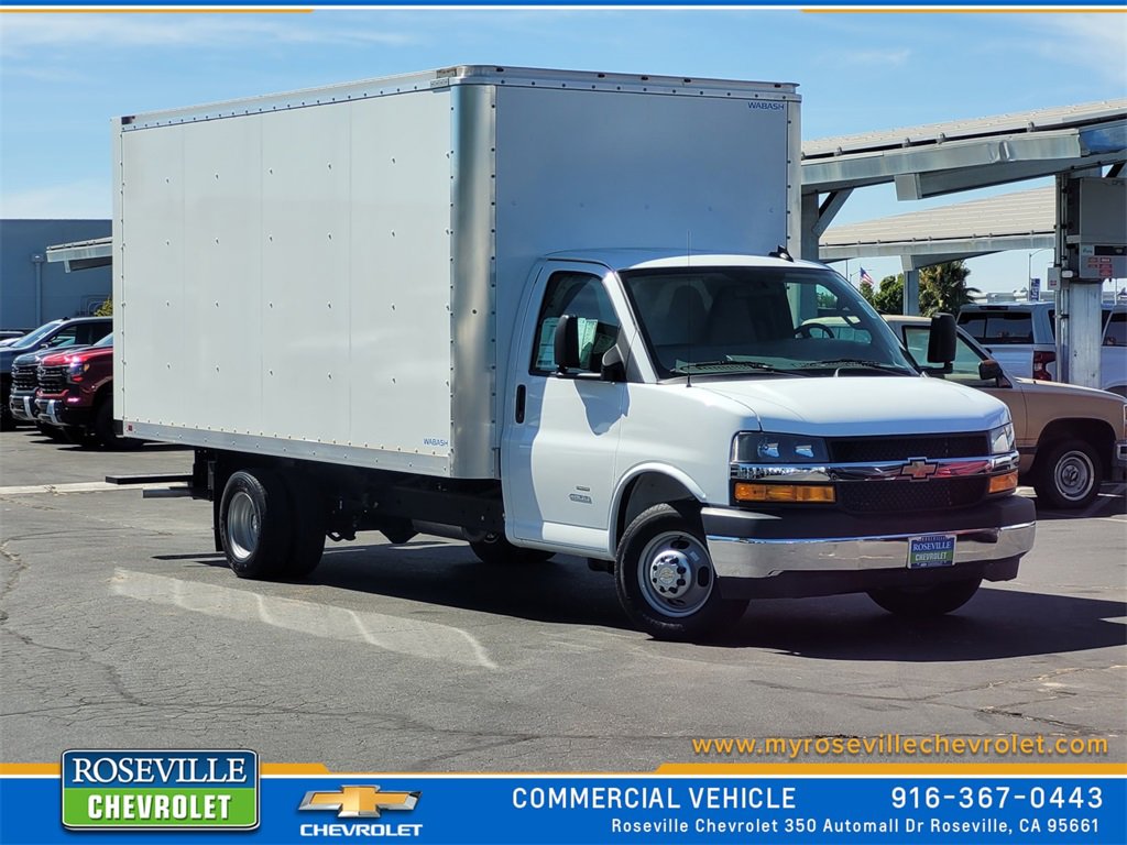 2024 Chevrolet Express Cutaway Base's photo