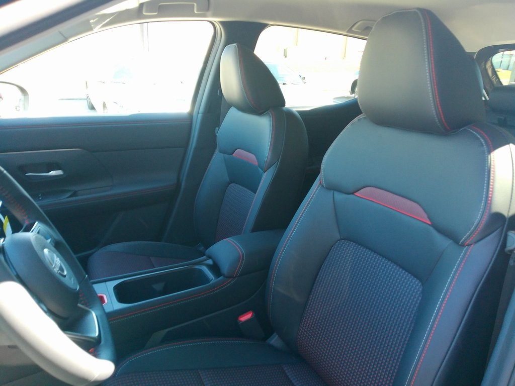 2025 Nissan Kicks SR photo 9