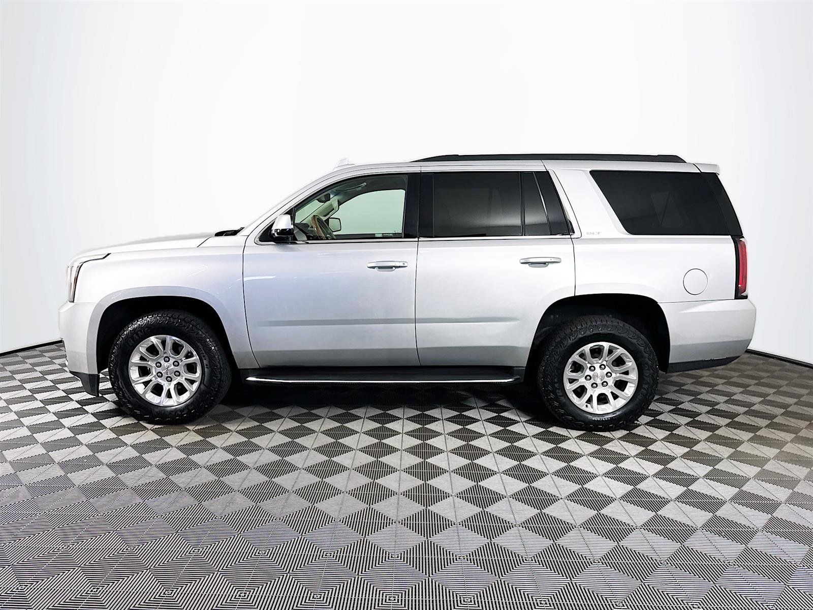 2017 Gmc Yukon SLT photo 4