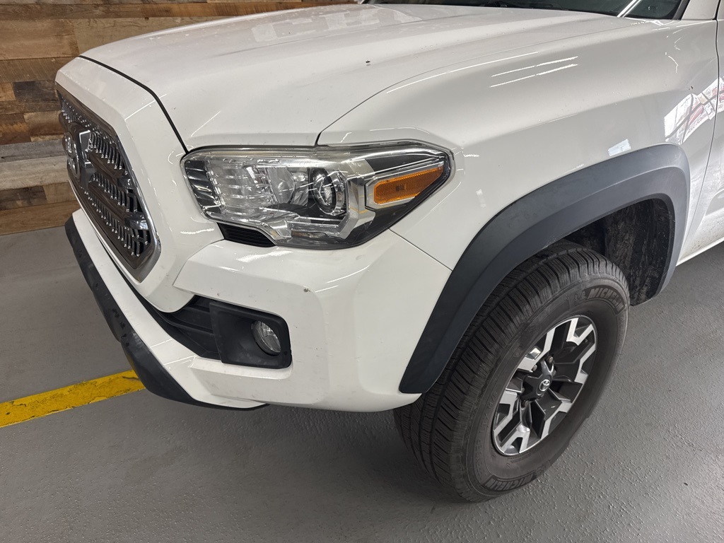 2017 Toyota Tacoma TRD Off-Road photo 4