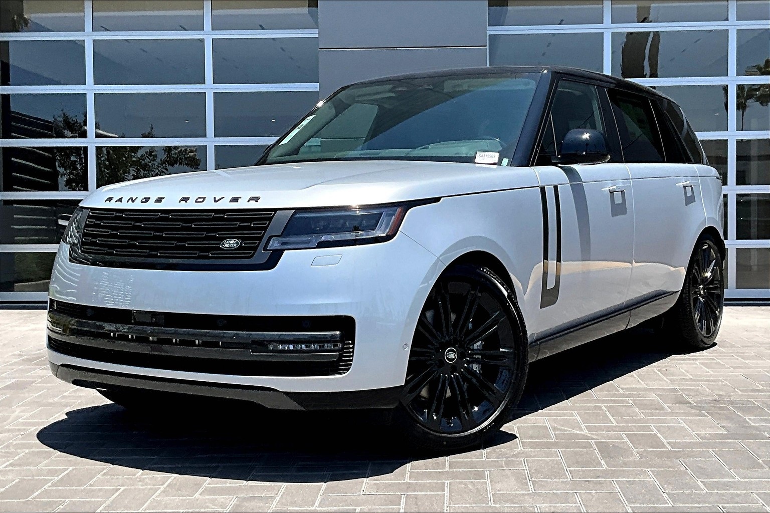 2025 Land Rover Range Rover SE's photo