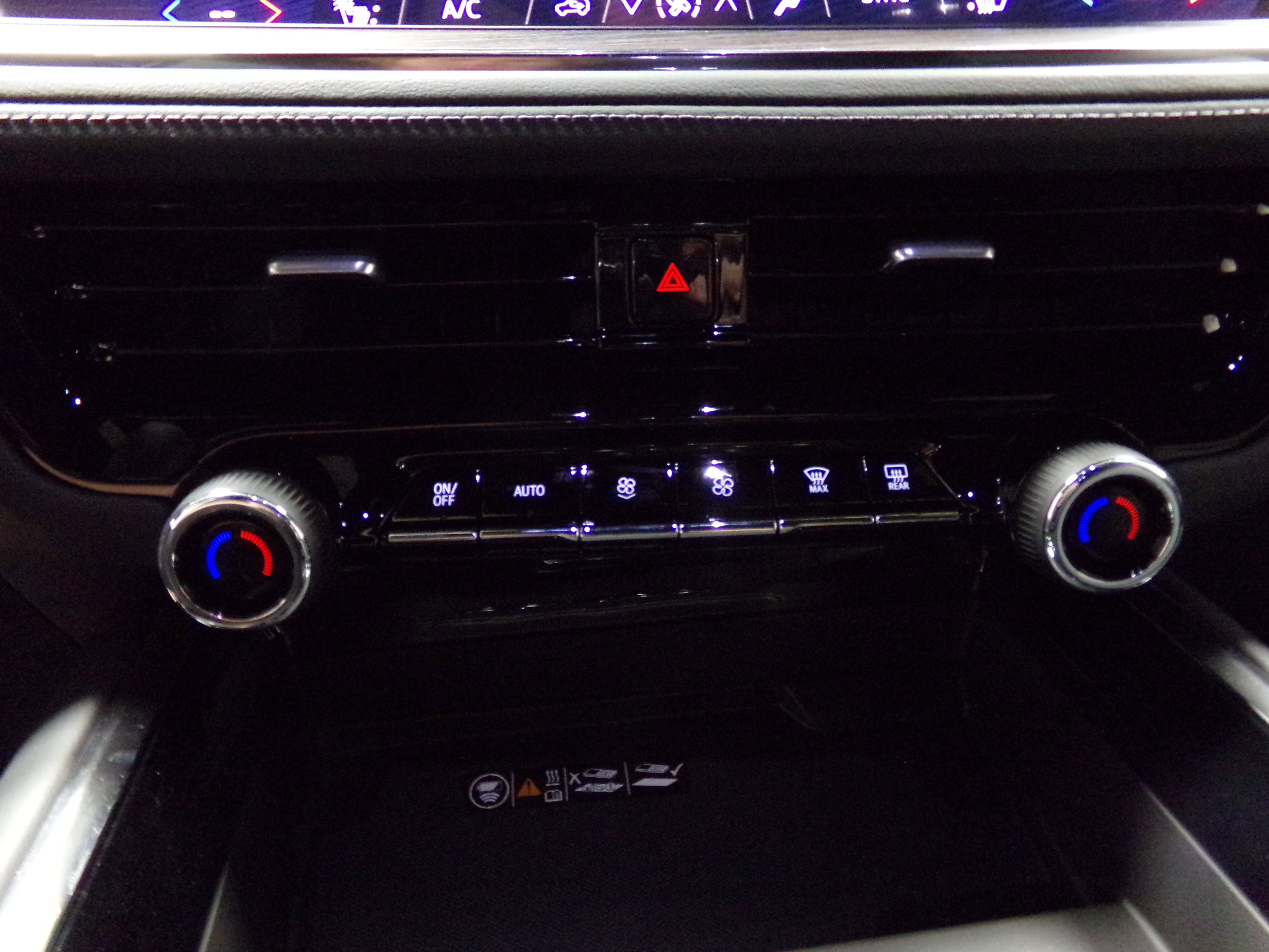 2025 Chevrolet Suburban LT photo 13