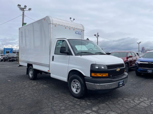 2025 Chevrolet Express Cutaway Base's photo